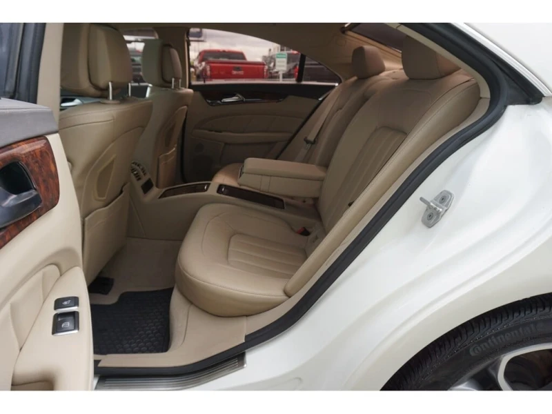 Mercedes-Benz CLS * CLS550 4MATIC AWD CERTIFIED * ACCIDENT FREE* NAV, снимка 14 - Автомобили и джипове - 52827607