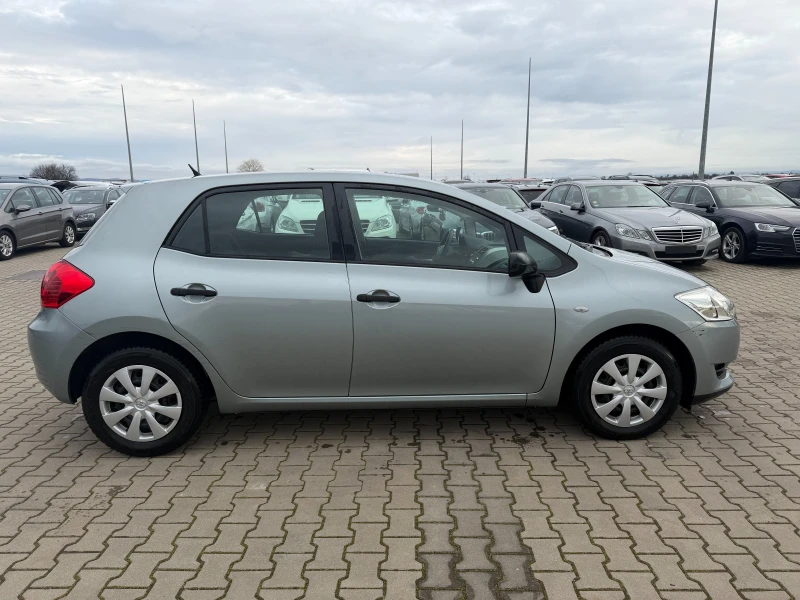 Toyota Auris 1.3i EURO 4, снимка 5 - Автомобили и джипове - 53456834