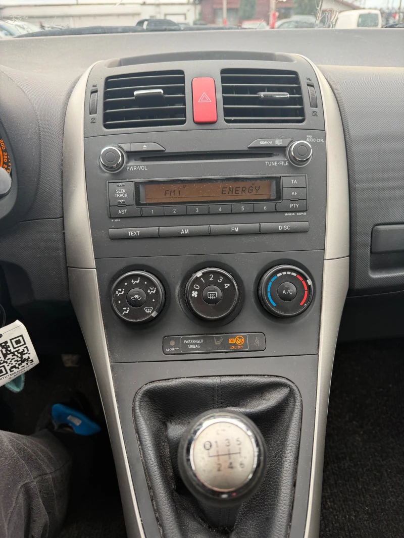 Toyota Auris 1.3i EURO 4, снимка 13 - Автомобили и джипове - 53456834