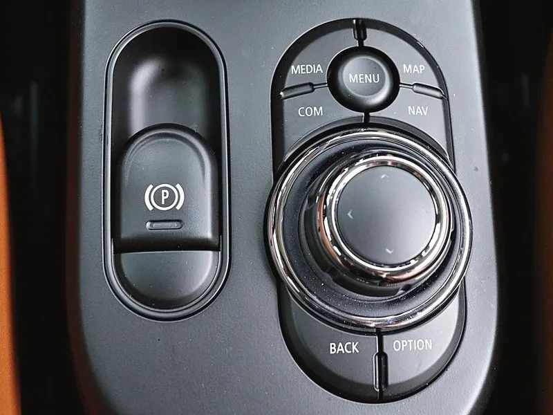 Mini Cooper Classic 3Rd Generation, снимка 17 - Автомобили и джипове - 56289015