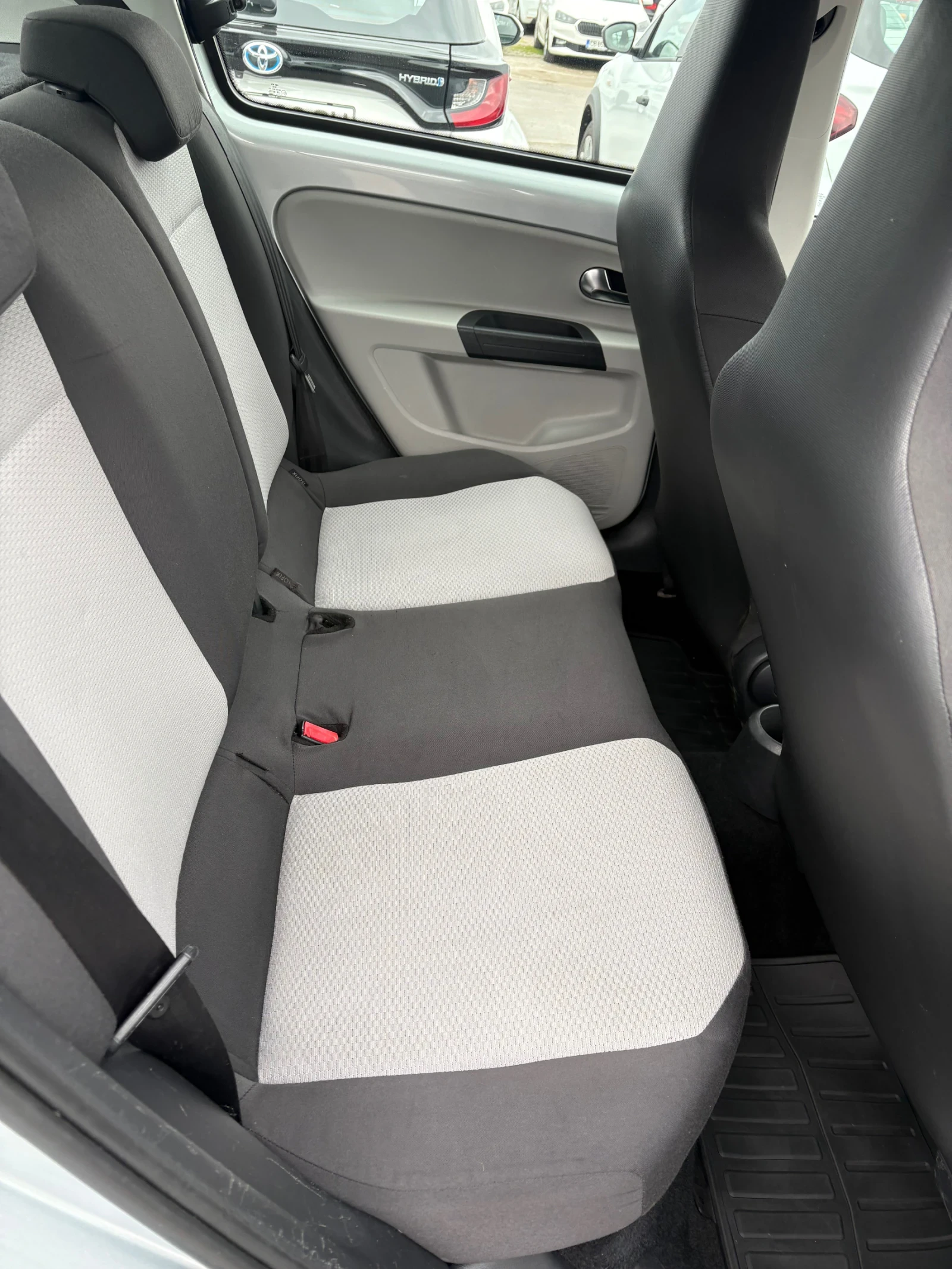 Seat Mii 1.0 60 к.с., снимка 9 - Автомобили и джипове - 39346073