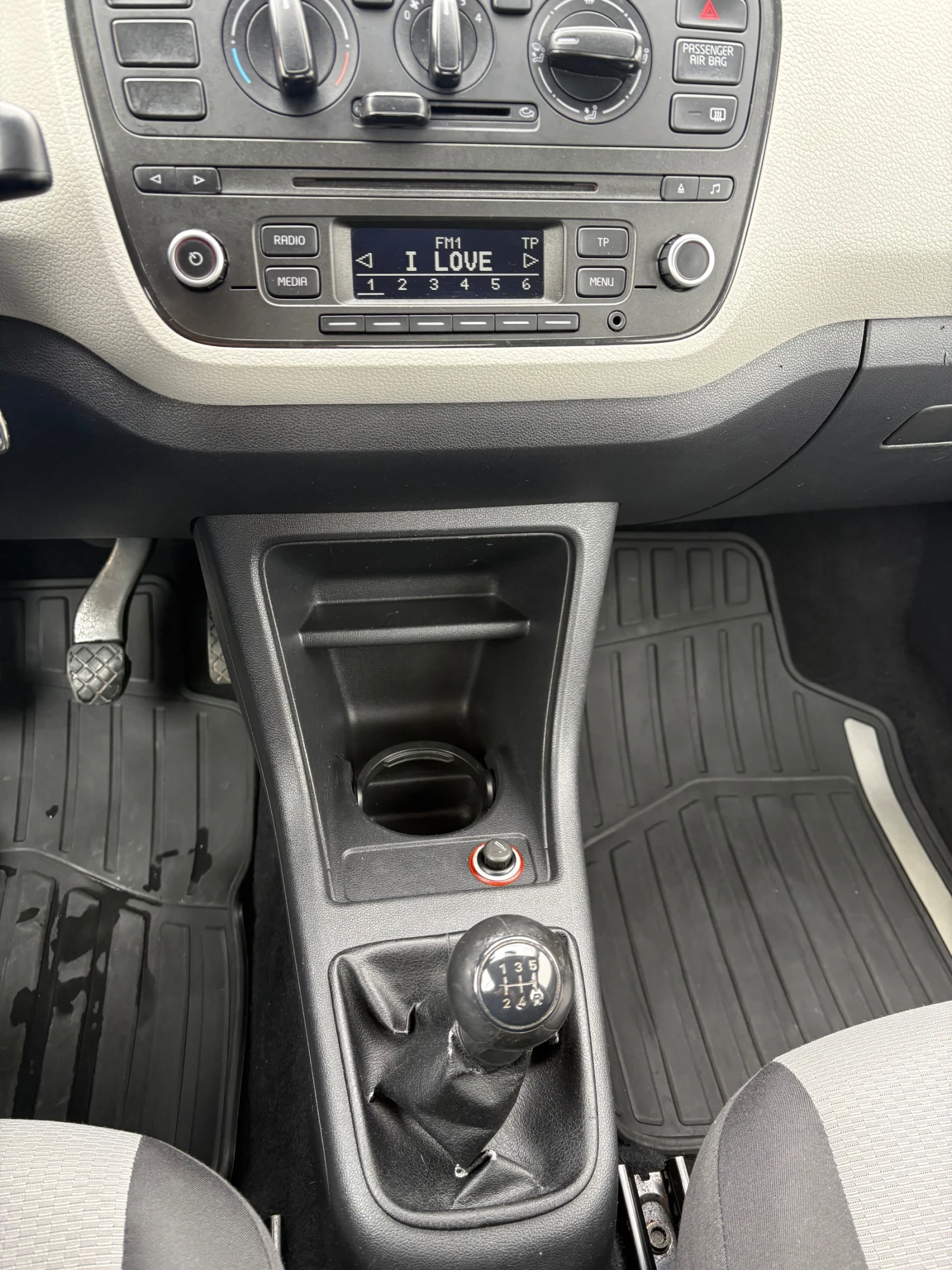 Seat Mii 1.0 60 к.с., снимка 11 - Автомобили и джипове - 39346073