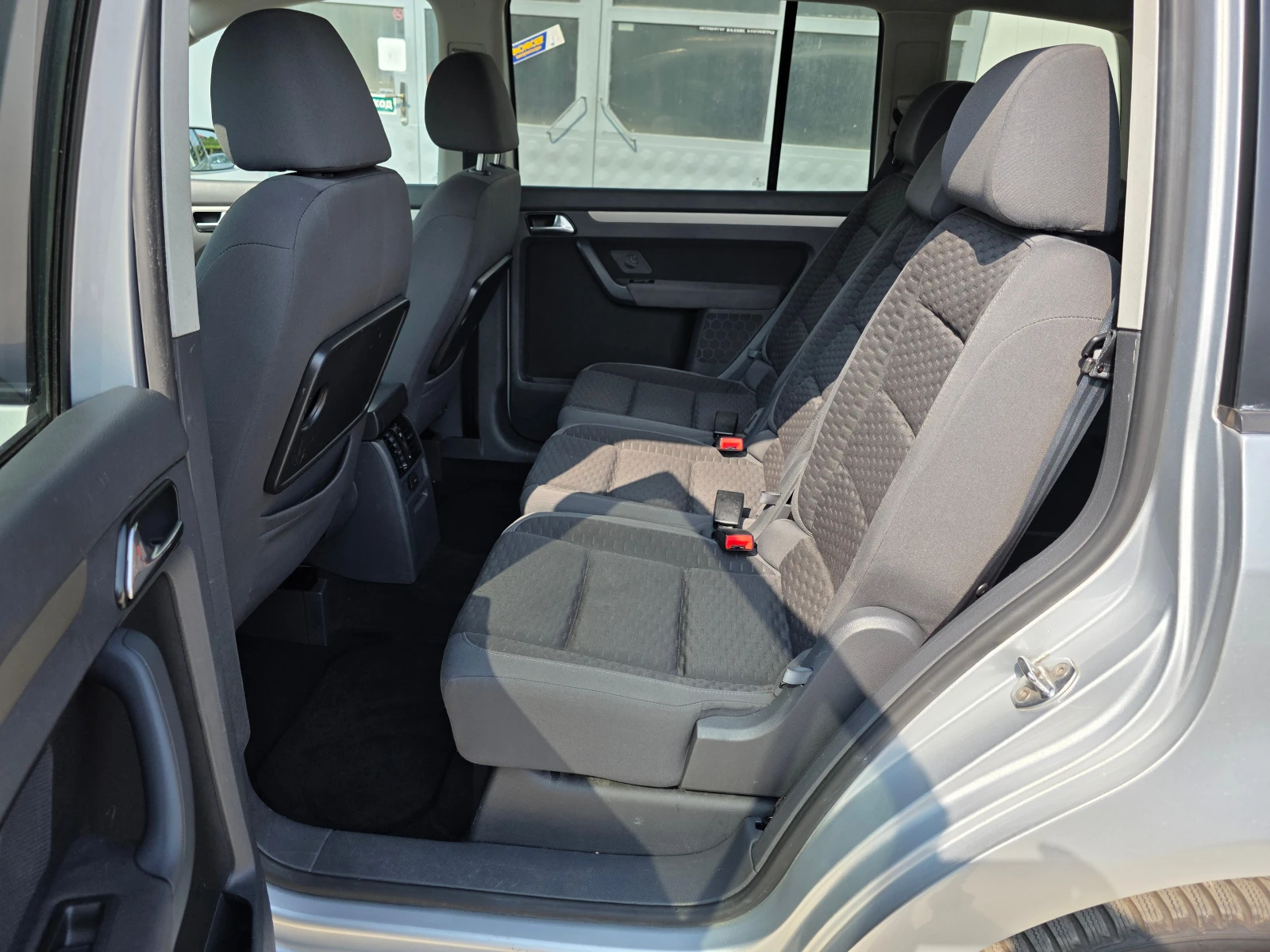 VW Touran 1.4TSI FACELIFT  | Mobile.bg — изображение 11