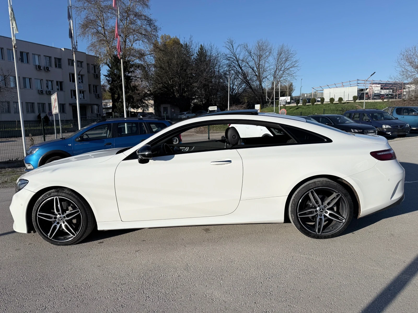 Mercedes-Benz E 220 COUPE AMG 4Matic BURMESTER CAMERA360 - изображение 7