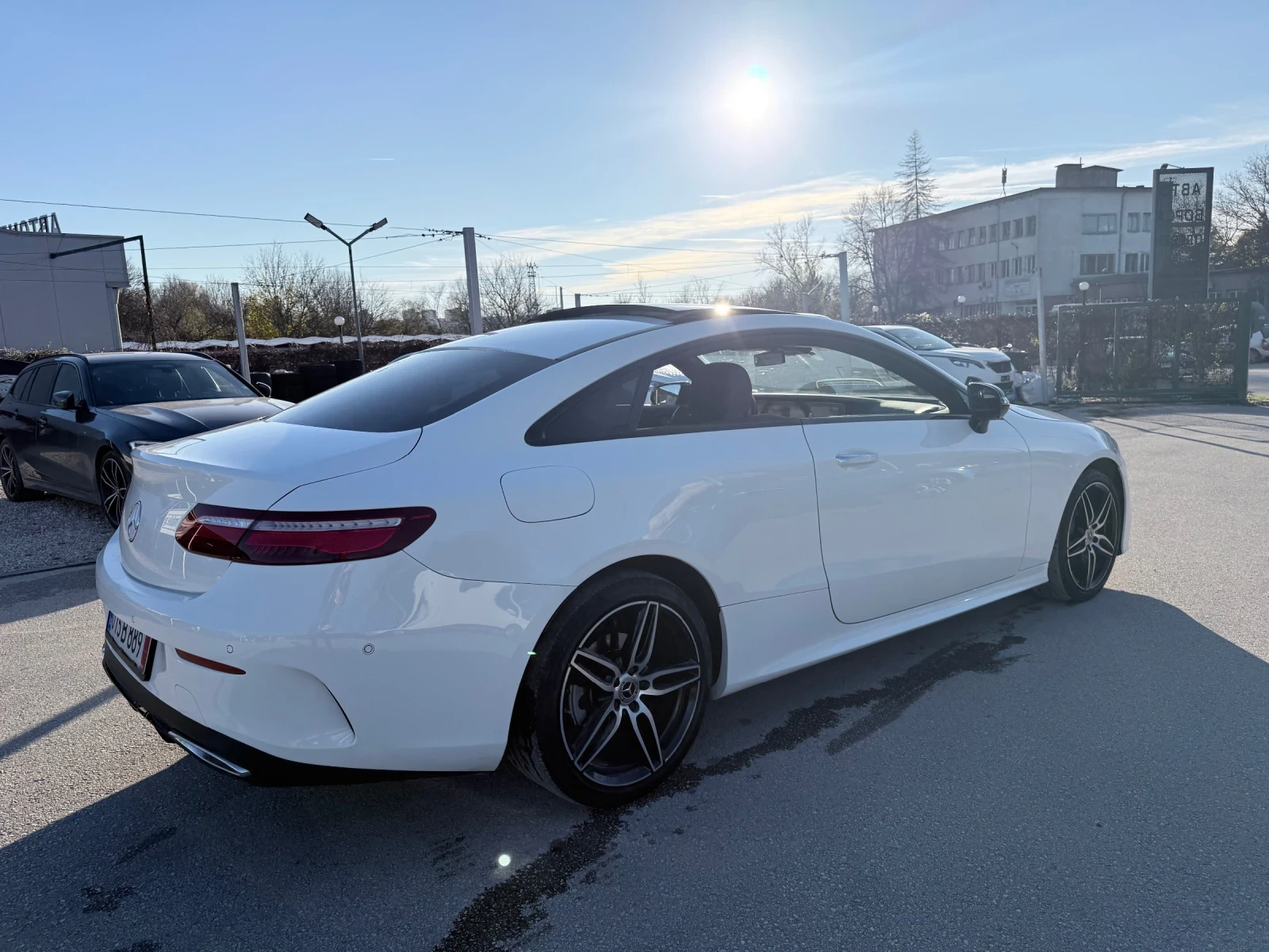Mercedes-Benz E 220 COUPE AMG 4Matic BURMESTER CAMERA360 - изображение 4
