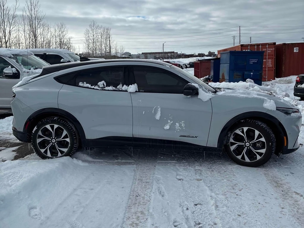 Ford Mustang Mach-E * Premium * CARFAX * БЕЗ ПЪРВОНАЧАЛНА ВНОСКА - изображение 3