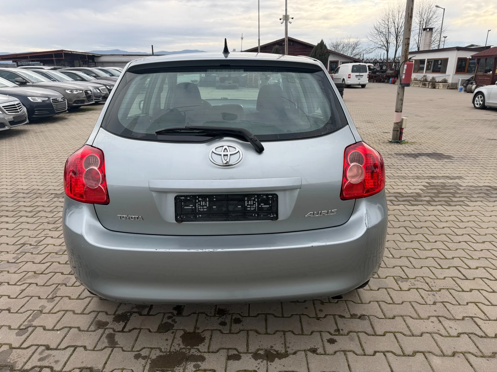 Toyota Auris 1.3i EURO 4 - изображение 7