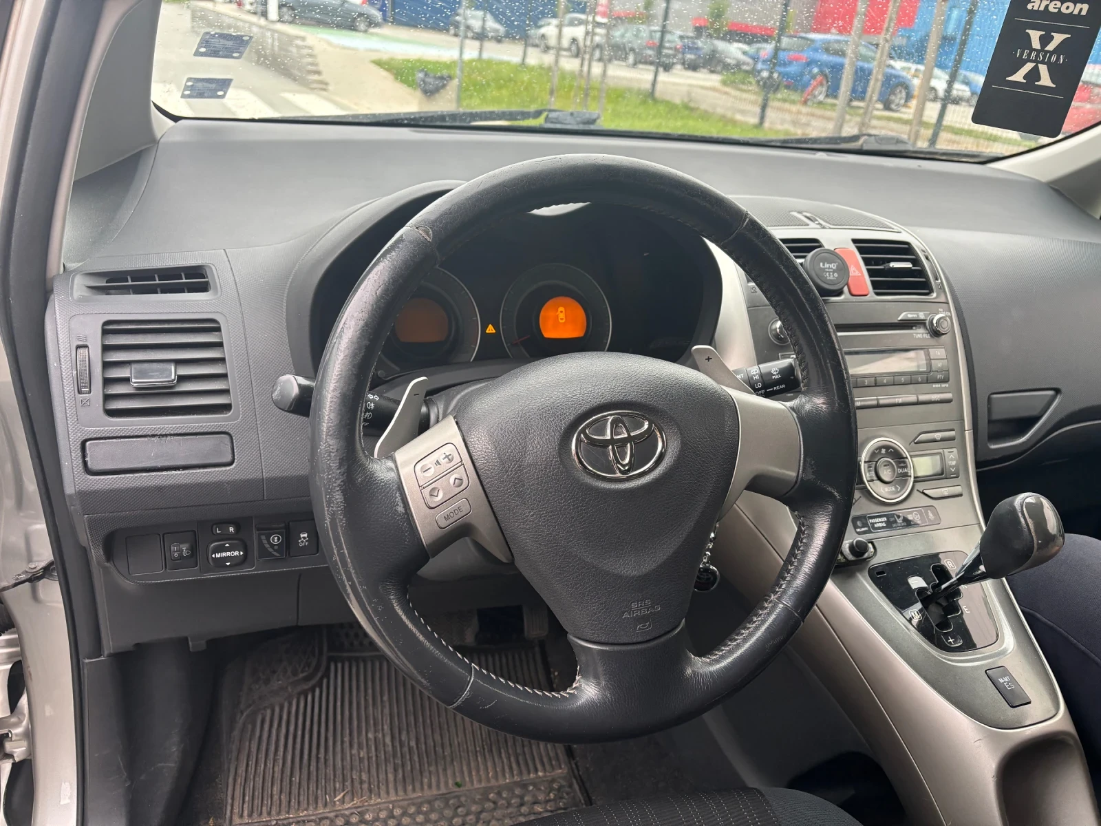 Toyota Auris, снимка 8 - Автомобили и джипове - 54667753