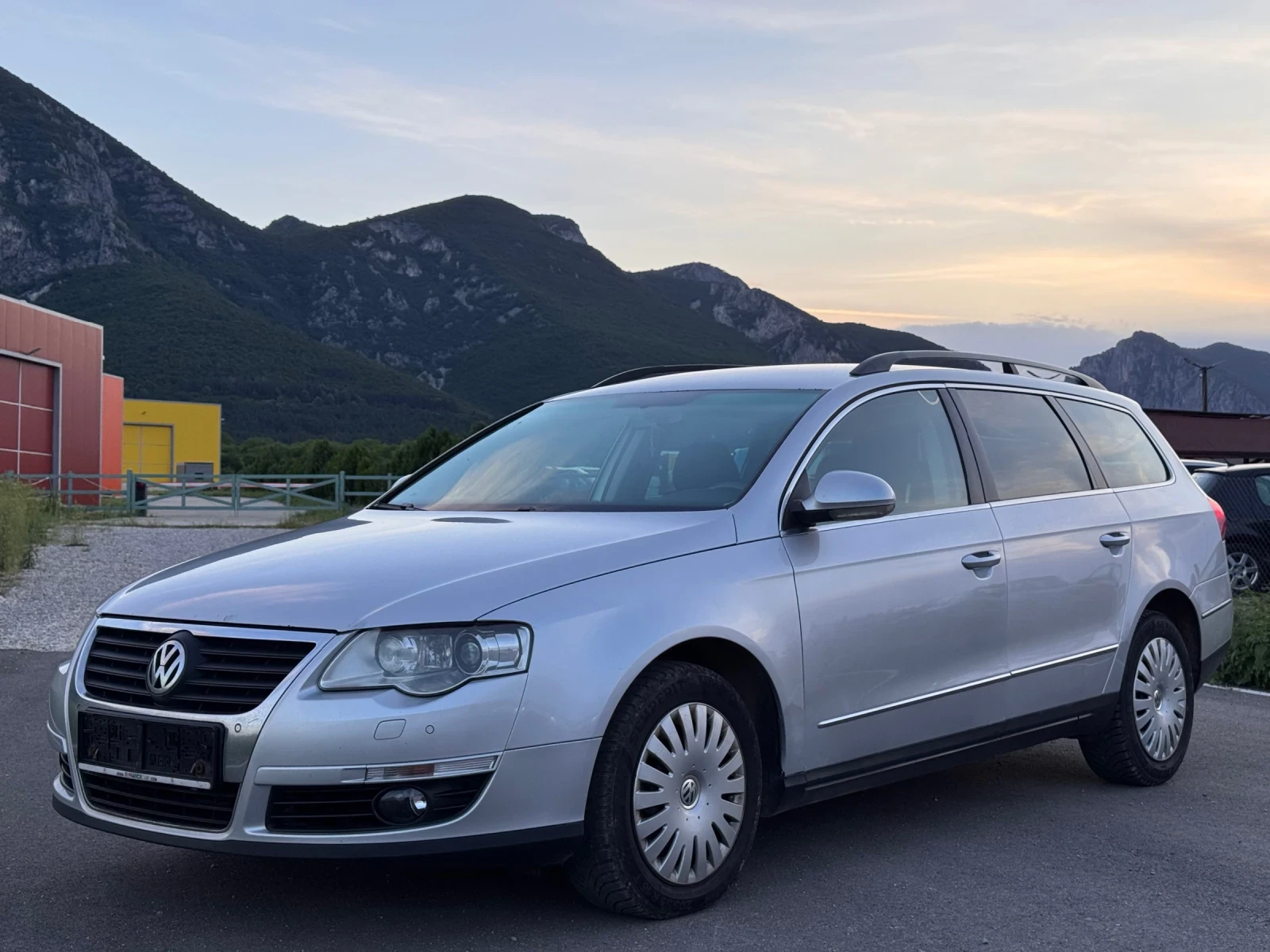 VW Passat 2.0TDI / Климатроник / Нави, снимка 2 - Автомобили и джипове - 54725085