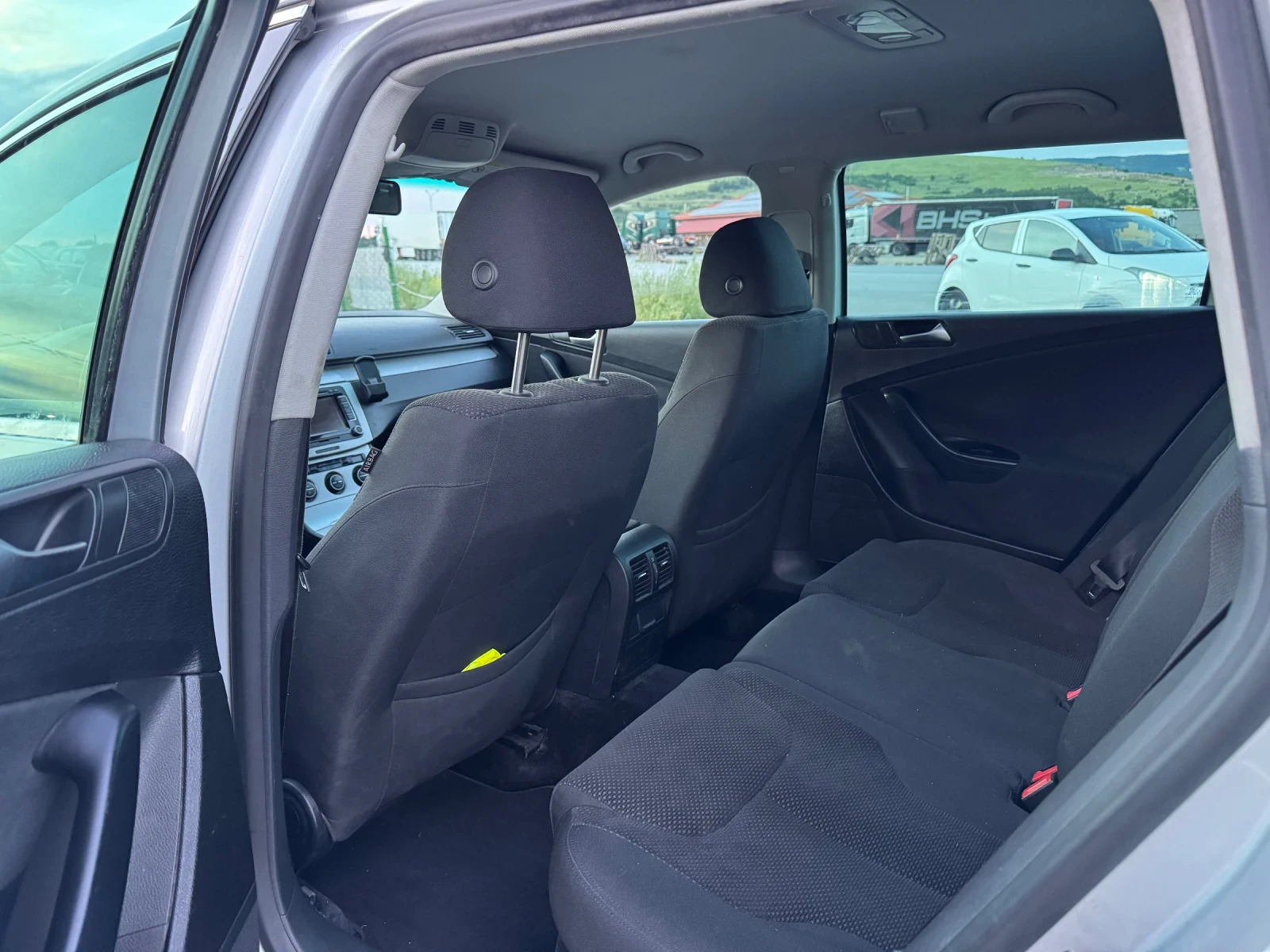 VW Passat 2.0TDI / Климатроник / Нави, снимка 9 - Автомобили и джипове - 54725085