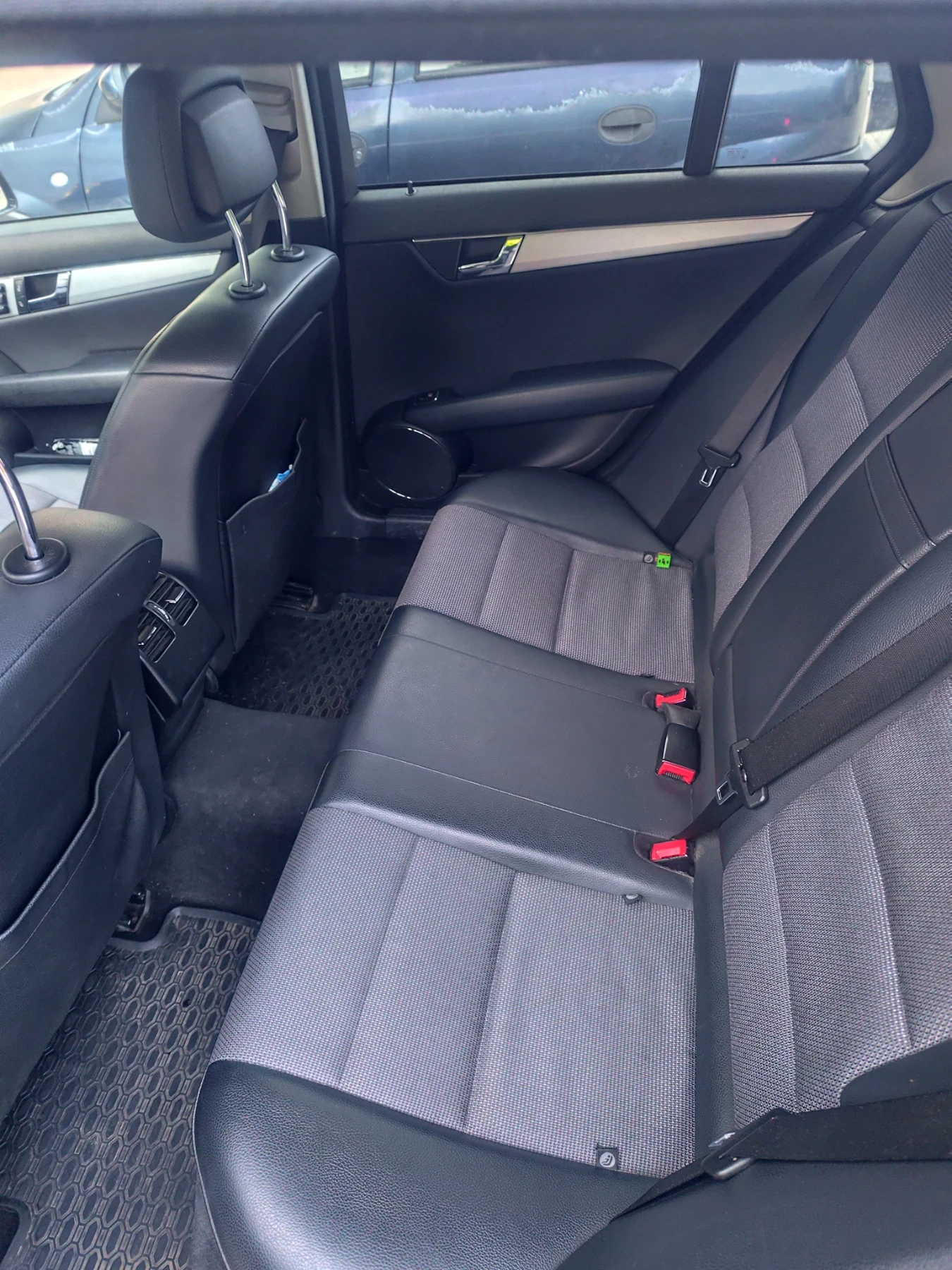 Mercedes-Benz C 220, снимка 8 - Автомобили и джипове - 54874436