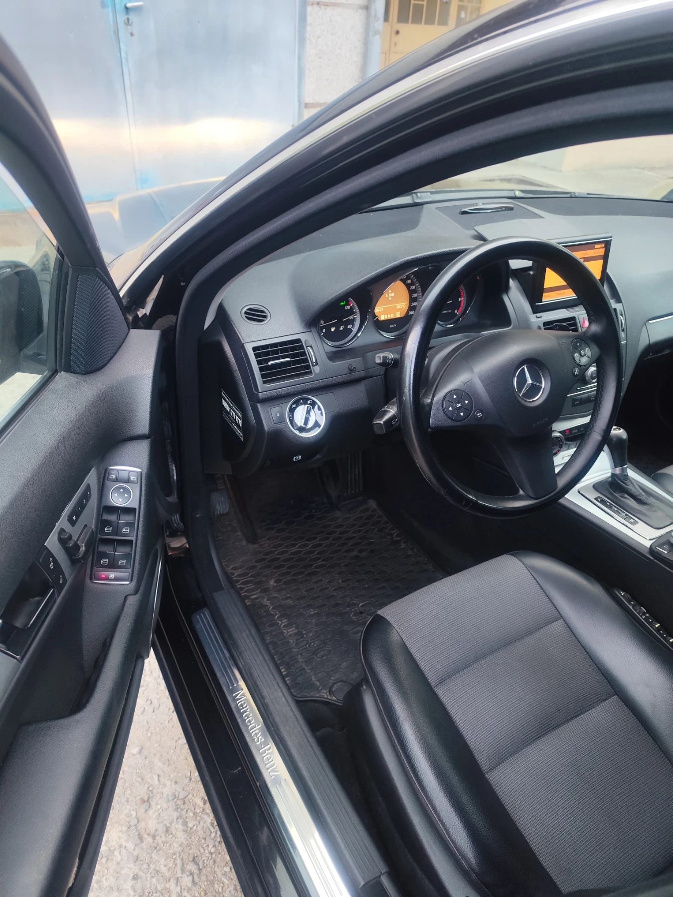 Mercedes-Benz C 220, снимка 6 - Автомобили и джипове - 54874436