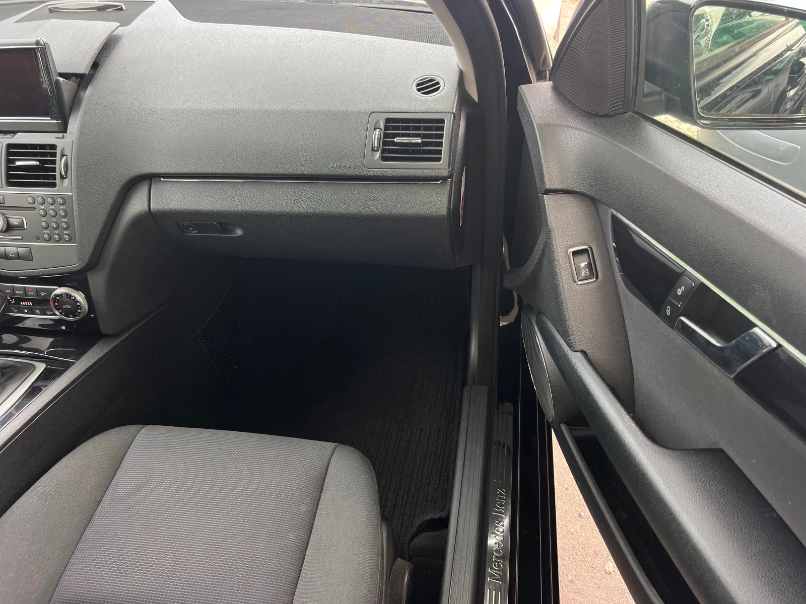 Mercedes-Benz C 200 2.2CDI PANORAMA/NAVI/AVTOMAT/KLIMATRONIK/UNIKAT, снимка 12 - Автомобили и джипове - 55075488