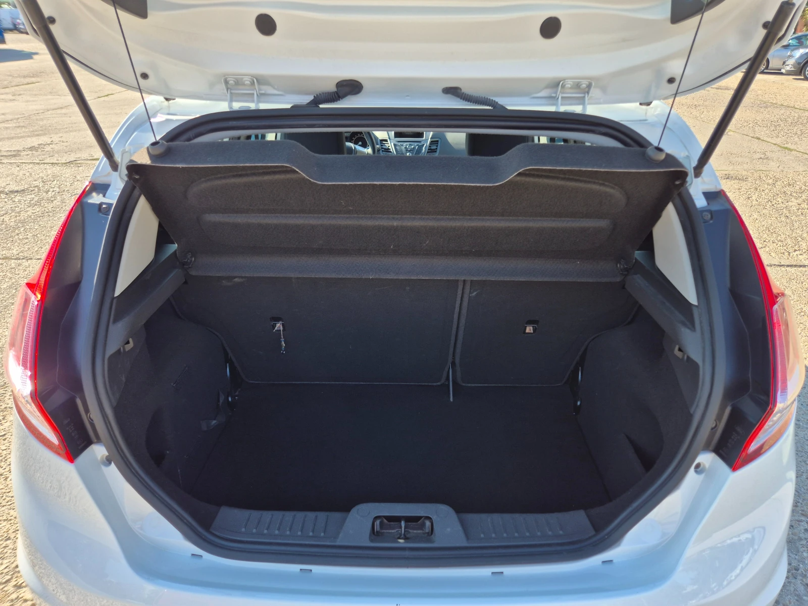 Ford Fiesta 1.6 HDI-Италия, снимка 9 - Автомобили и джипове - 56096032