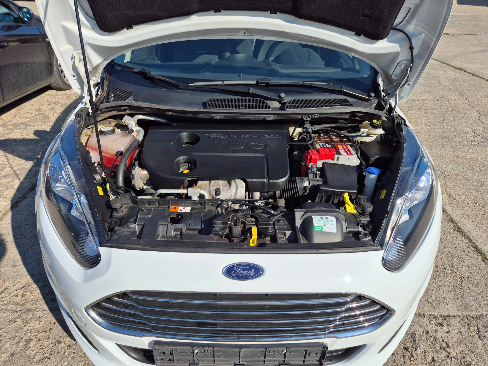 Ford Fiesta 1.6 HDI-Италия, снимка 13 - Автомобили и джипове - 56096032