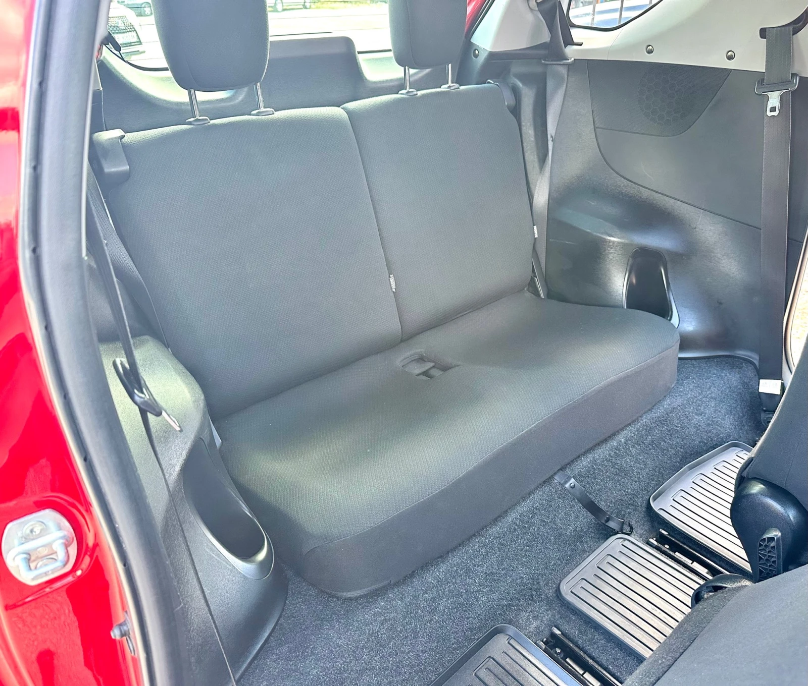 Toyota IQ 1.3 VVT-I 99HP | Mobile.bg � ����������� 10