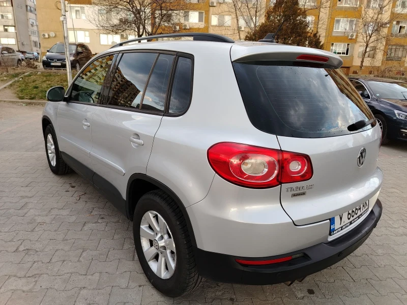 VW Tiguan 2.0 tdi Automatic Xenon 4x4, снимка 6 - Автомобили и джипове - 49212915