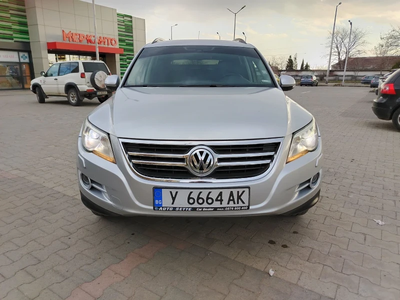 VW Tiguan 2.0 tdi Automatic Xenon 4x4, снимка 2 - Автомобили и джипове - 49212915