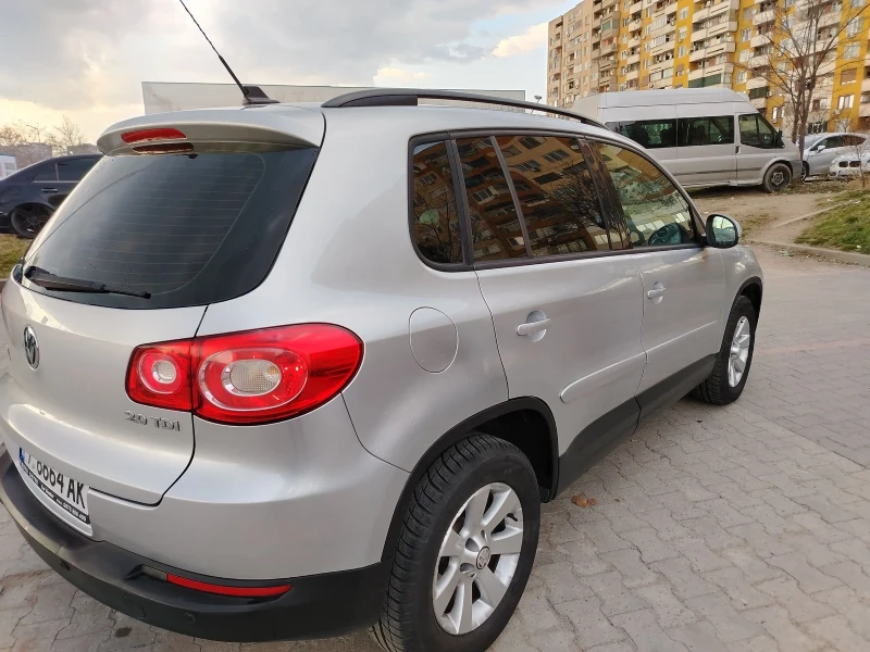 VW Tiguan 2.0 tdi Automatic Xenon 4x4, снимка 5 - Автомобили и джипове - 49212915