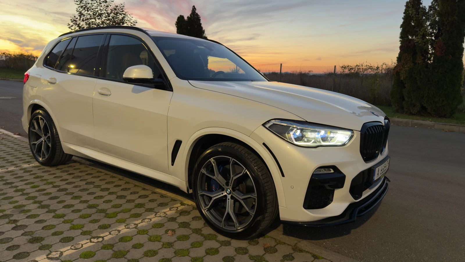BMW X5 xDrive 40i - M-Sport /Laser / Swarowski/360 | Mobile.bg   1