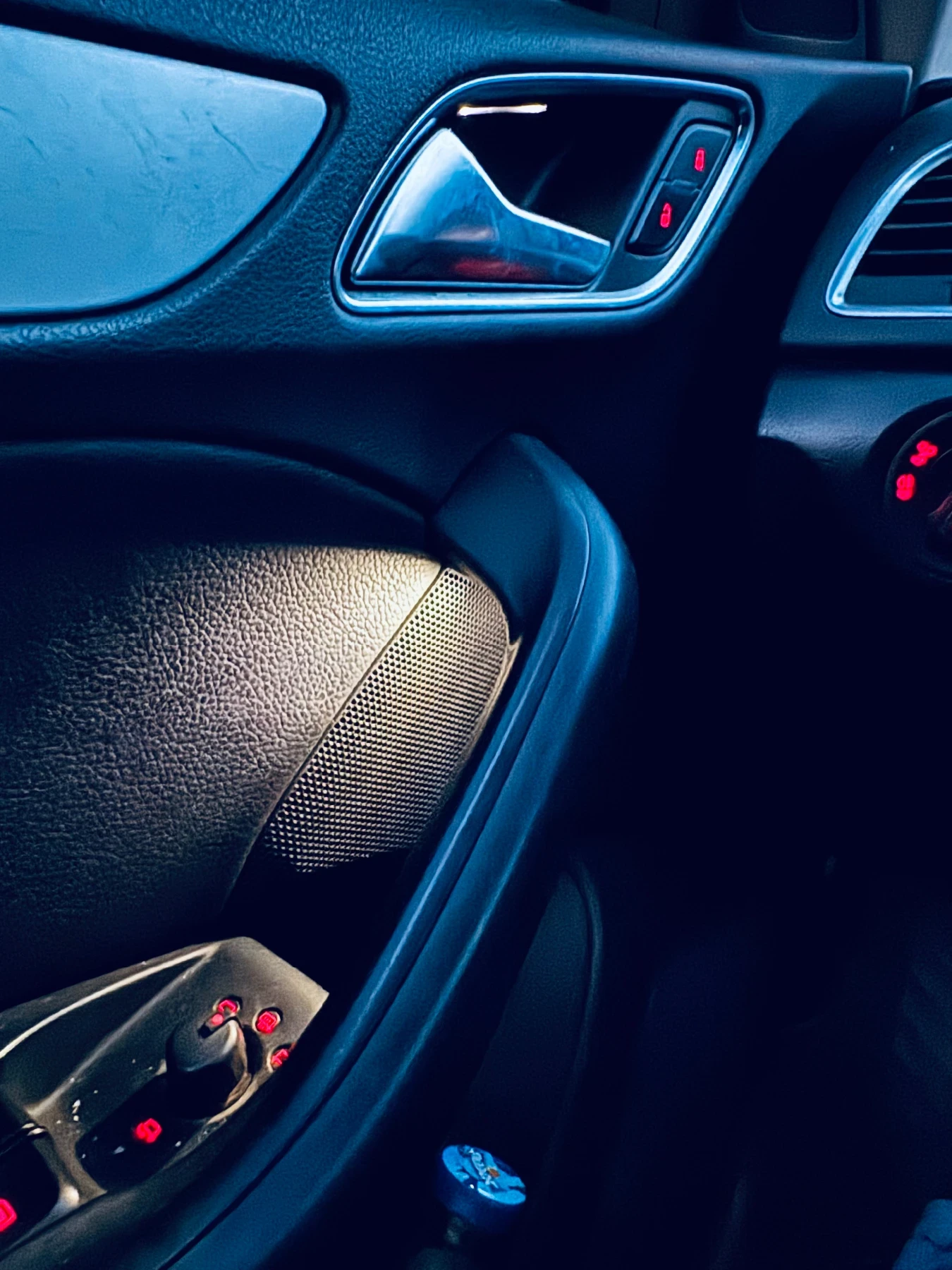 Audi Q3 2.0, снимка 12 - Автомобили и джипове - 54334946