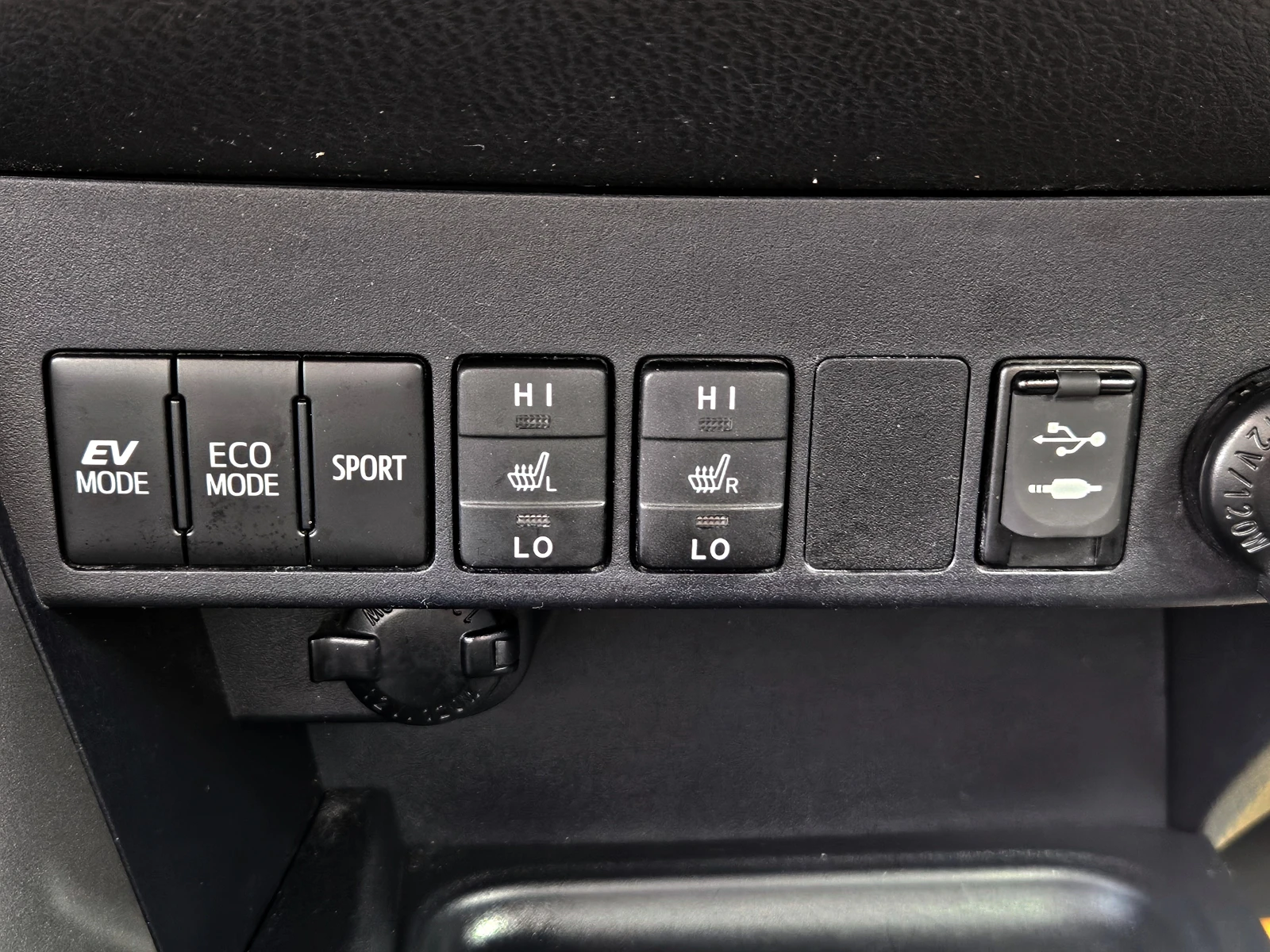 Toyota Rav4 HYBRID/4X4/152000KM/DISTR/CAMERA/ПОДГРЕВ/ЛИЗИНГ, снимка 12 - Автомобили и джипове - 54439405