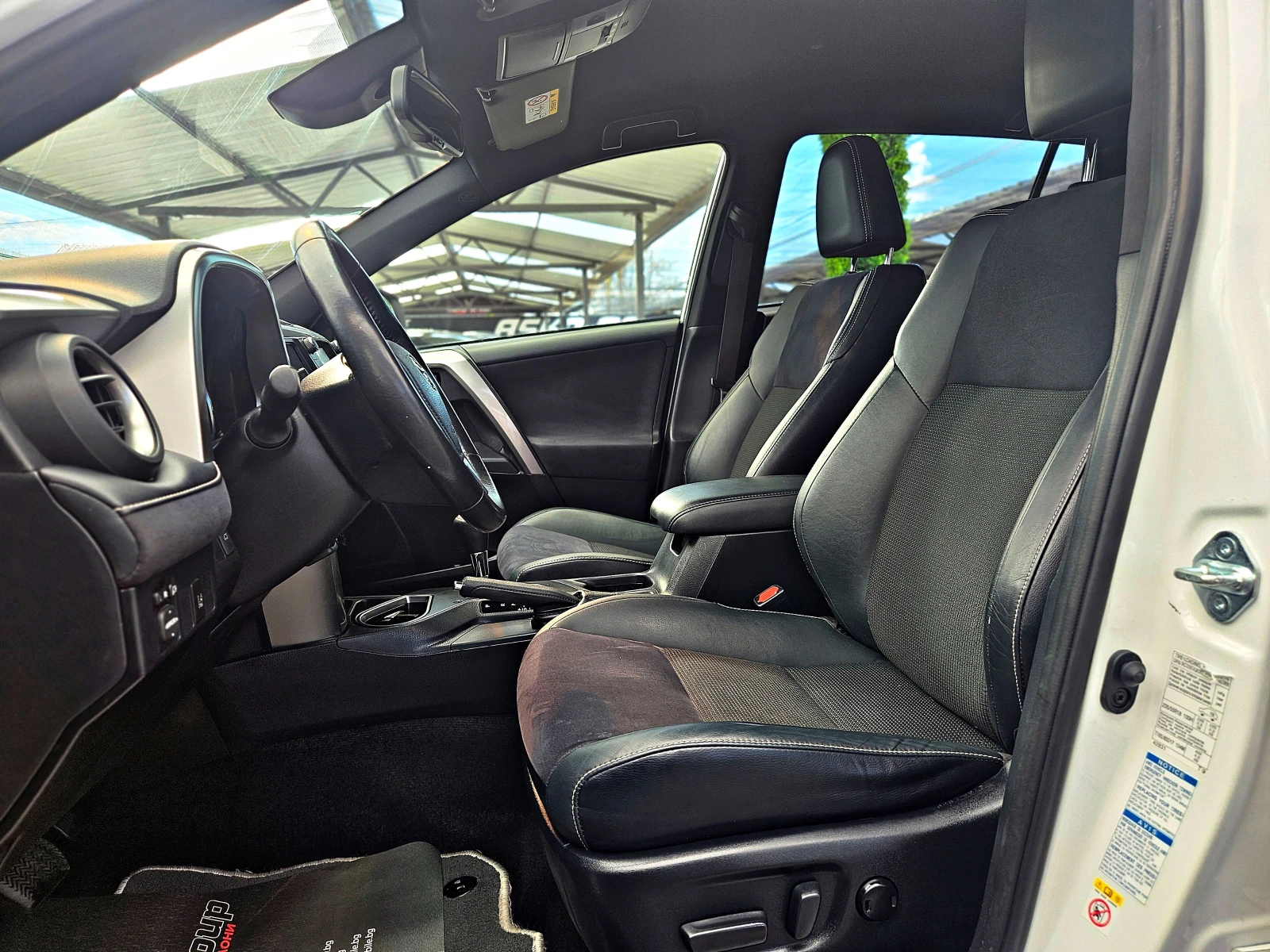 Toyota Rav4 HYBRID/4X4/152000KM/DISTR/CAMERA/ПОДГРЕВ/ЛИЗИНГ, снимка 15 - Автомобили и джипове - 54439405