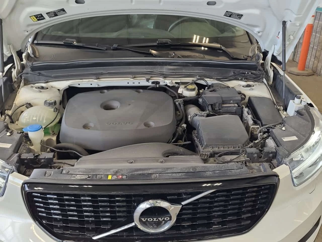 Volvo XC40 R DESIGN  CARFAX, снимка 17 - Автомобили и джипове - 54451684
