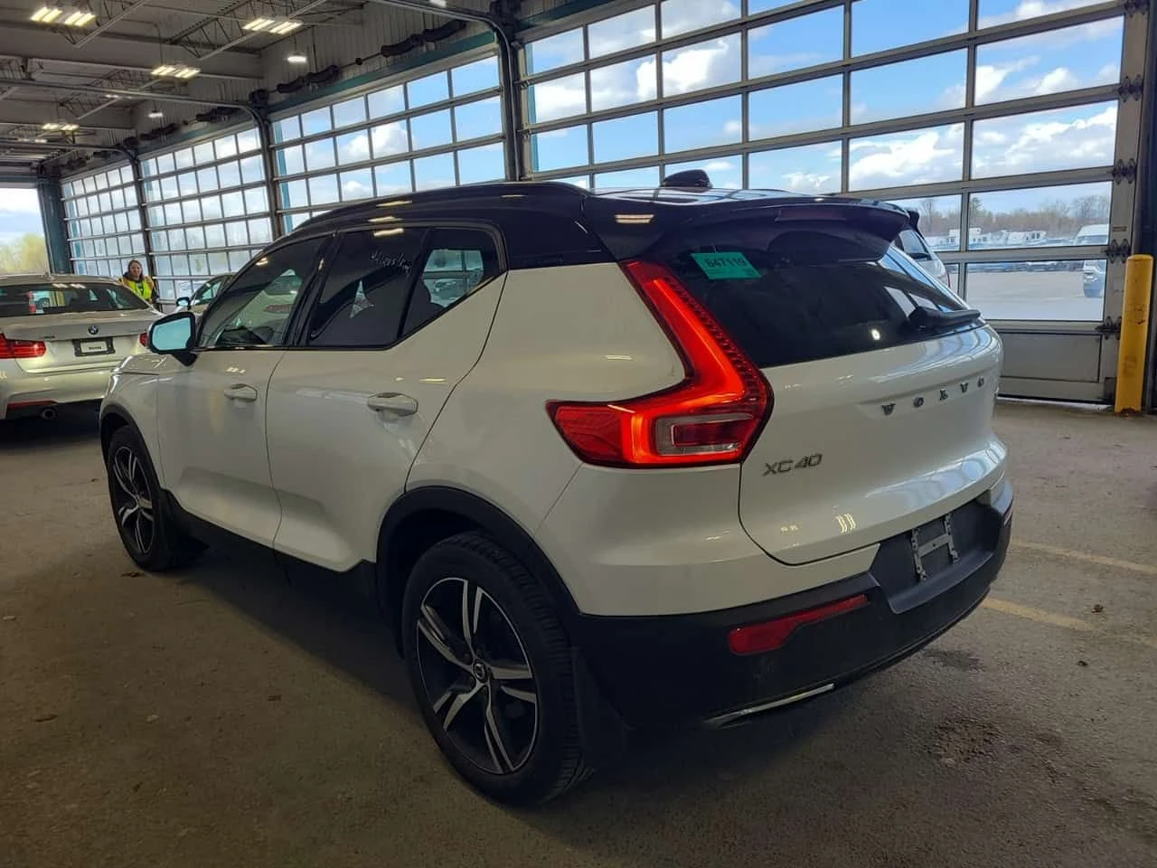 Volvo XC40 R DESIGN  CARFAX, снимка 4 - Автомобили и джипове - 54451684
