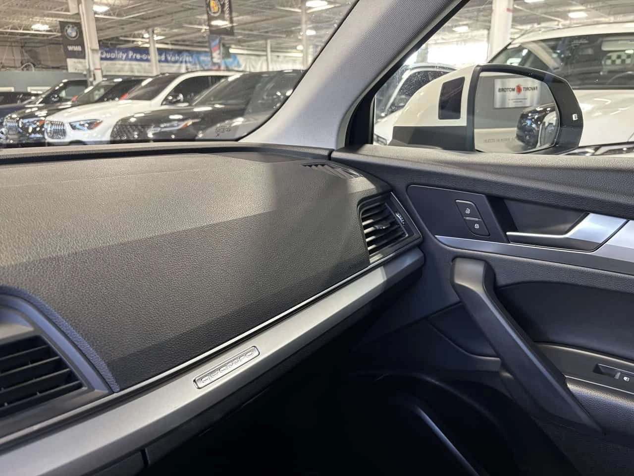 Audi Q5 * Komfort| QUATTRO| ALLOYS| LEATHER| WIRELESSCHARG, снимка 13 - Автомобили и джипове - 54905338