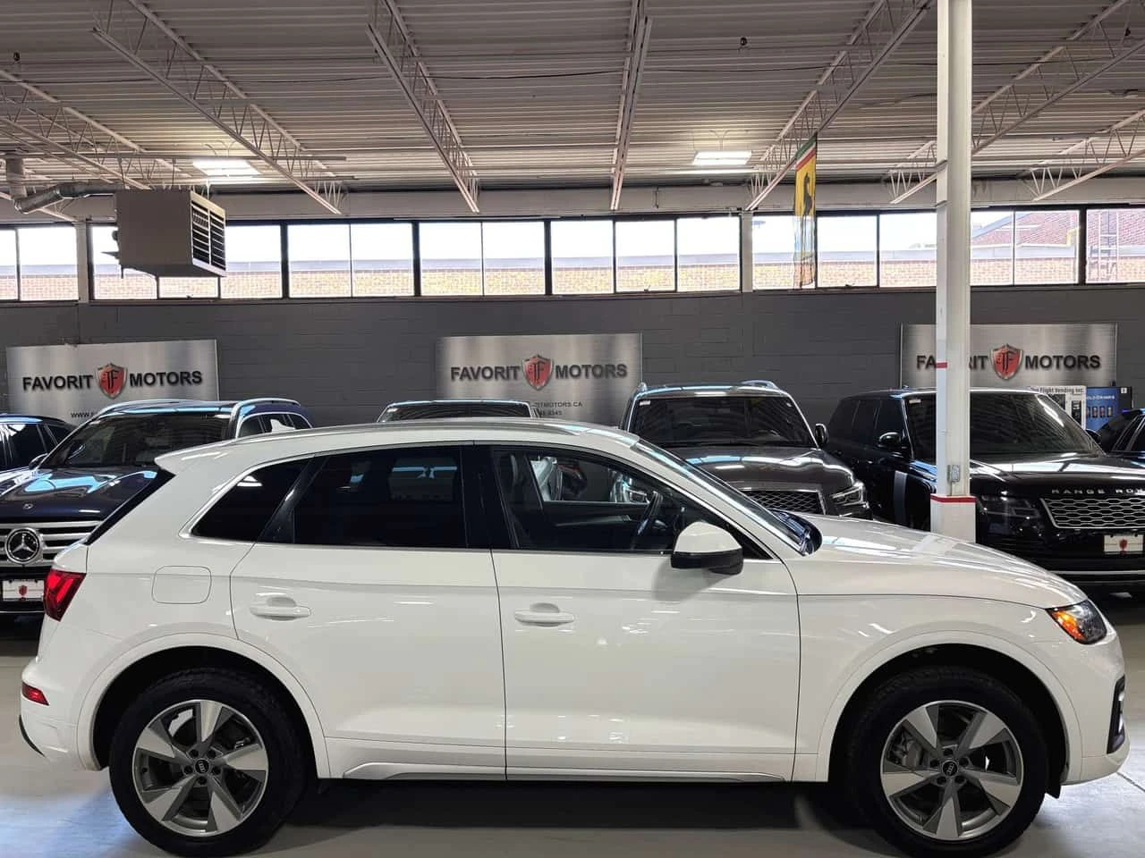 Audi Q5 * Komfort| QUATTRO| ALLOYS| LEATHER| WIRELESSCHARG, снимка 2 - Автомобили и джипове - 54905338