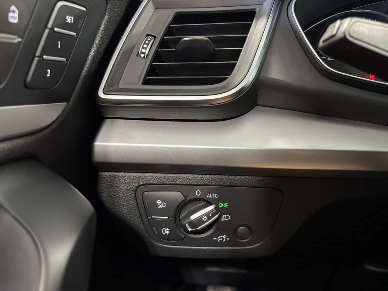 Audi Q5 * Komfort| QUATTRO| ALLOYS| LEATHER| WIRELESSCHARG, снимка 12 - Автомобили и джипове - 54905338