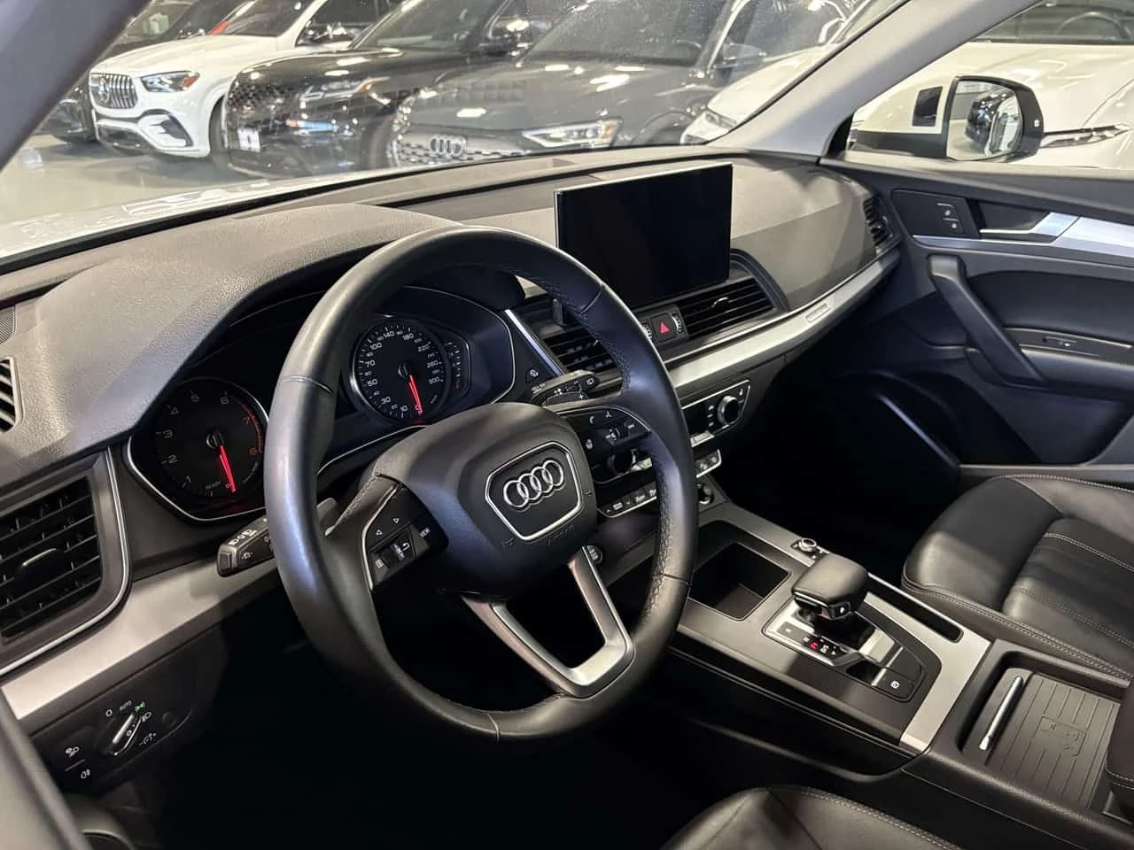 Audi Q5 * Komfort| QUATTRO| ALLOYS| LEATHER| WIRELESSCHARG, снимка 8 - Автомобили и джипове - 54905338