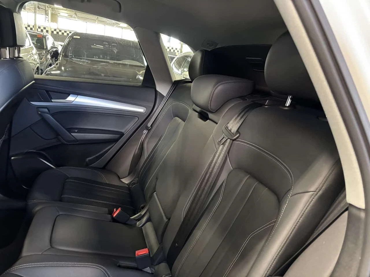 Audi Q5 * Komfort| QUATTRO| ALLOYS| LEATHER| WIRELESSCHARG, снимка 10 - Автомобили и джипове - 54905338