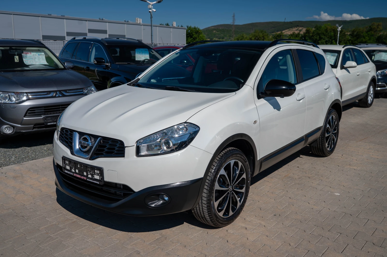 Nissan Qashqai 4x4* Нави* Панорама* Камера* 131кс, снимка 3 - Автомобили и джипове - 55281149