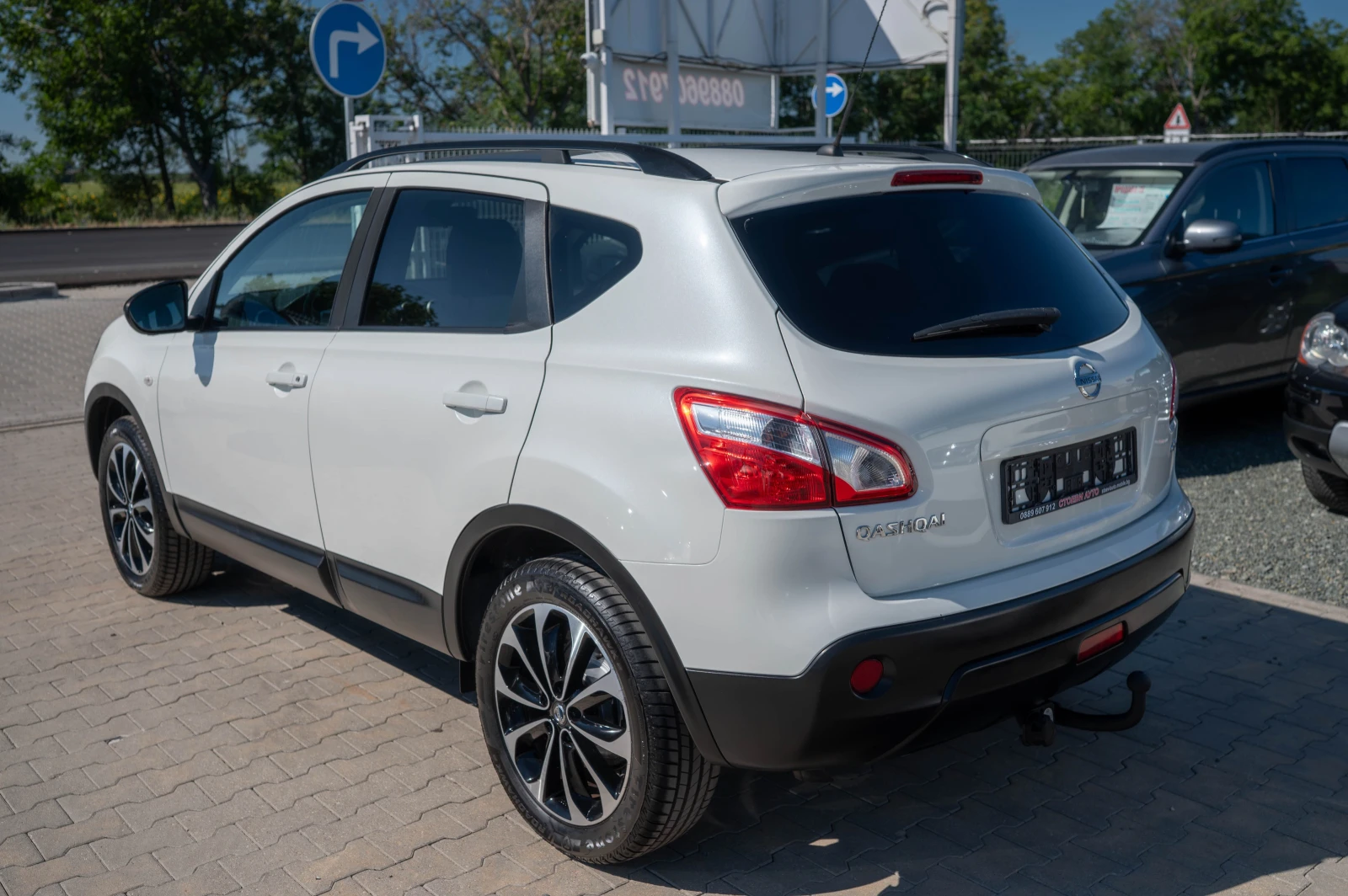 Nissan Qashqai 4x4* Нави* Панорама* Камера* 131кс, снимка 7 - Автомобили и джипове - 55281149