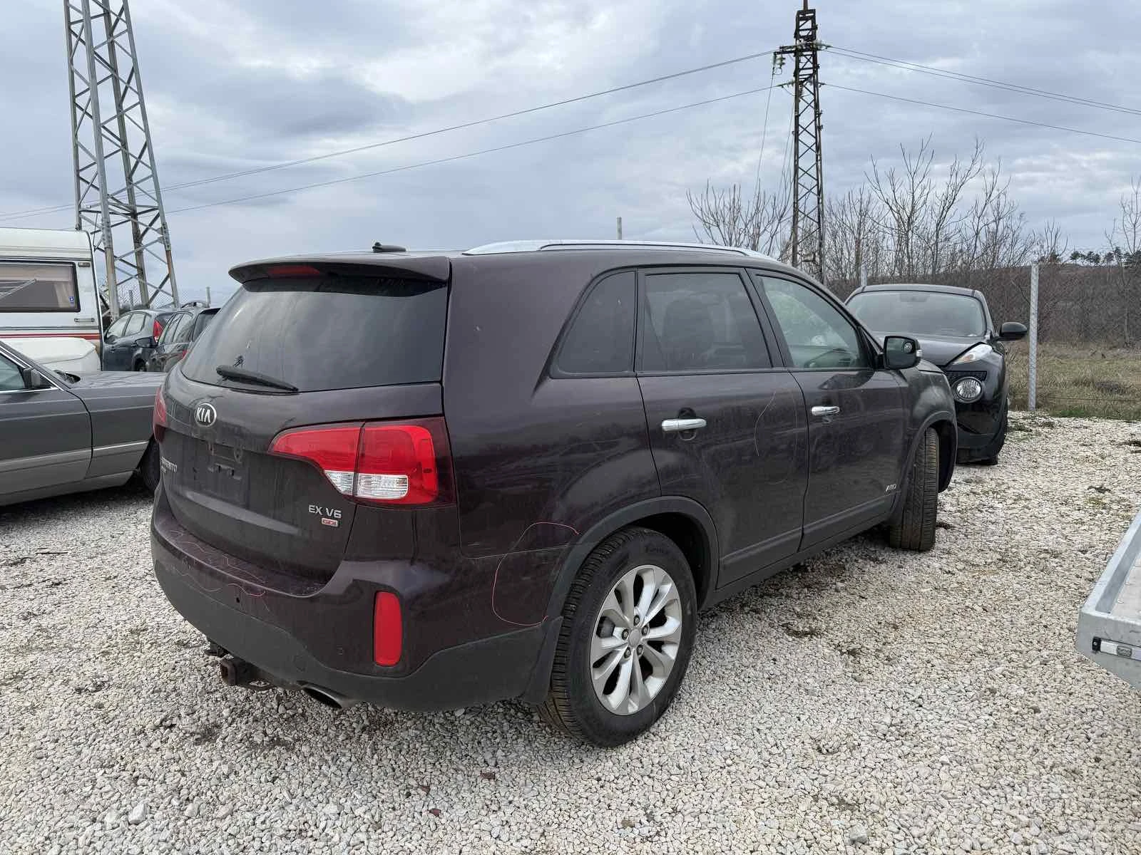 Kia Sorento, снимка 6 - Автомобили и джипове - 55883694
