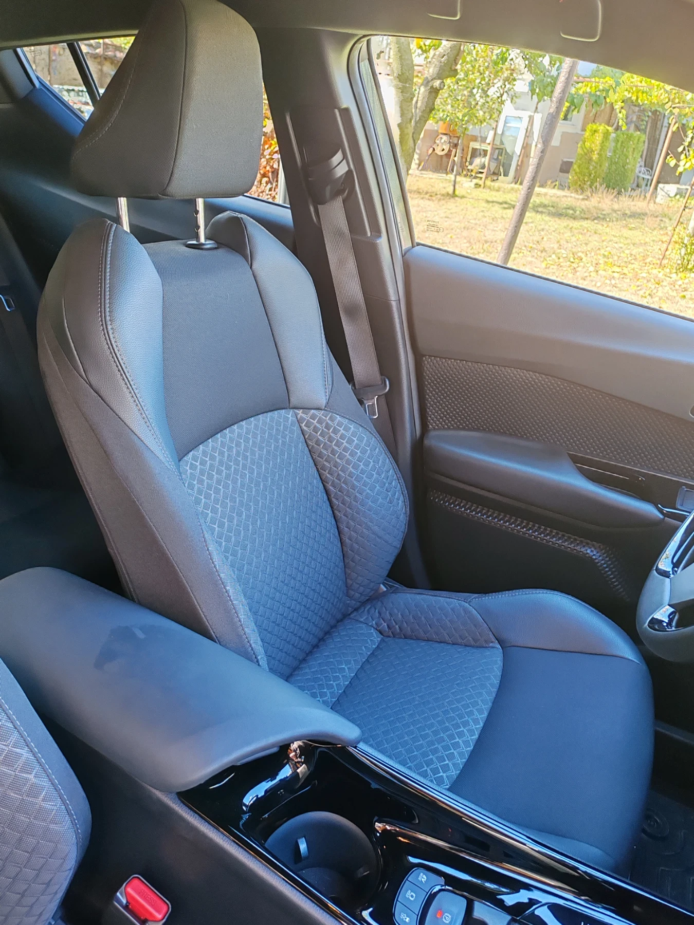 Toyota C-HR 2.0 HIBRID, снимка 8 - Автомобили и джипове - 56624284