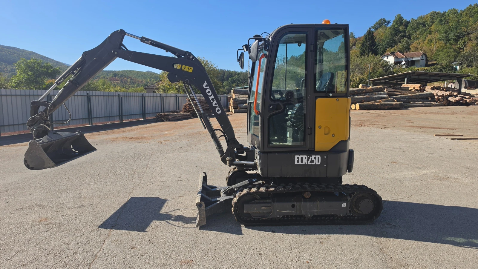 Багер Volvo ECR25, снимка 7 - Индустриална техника - 56353765