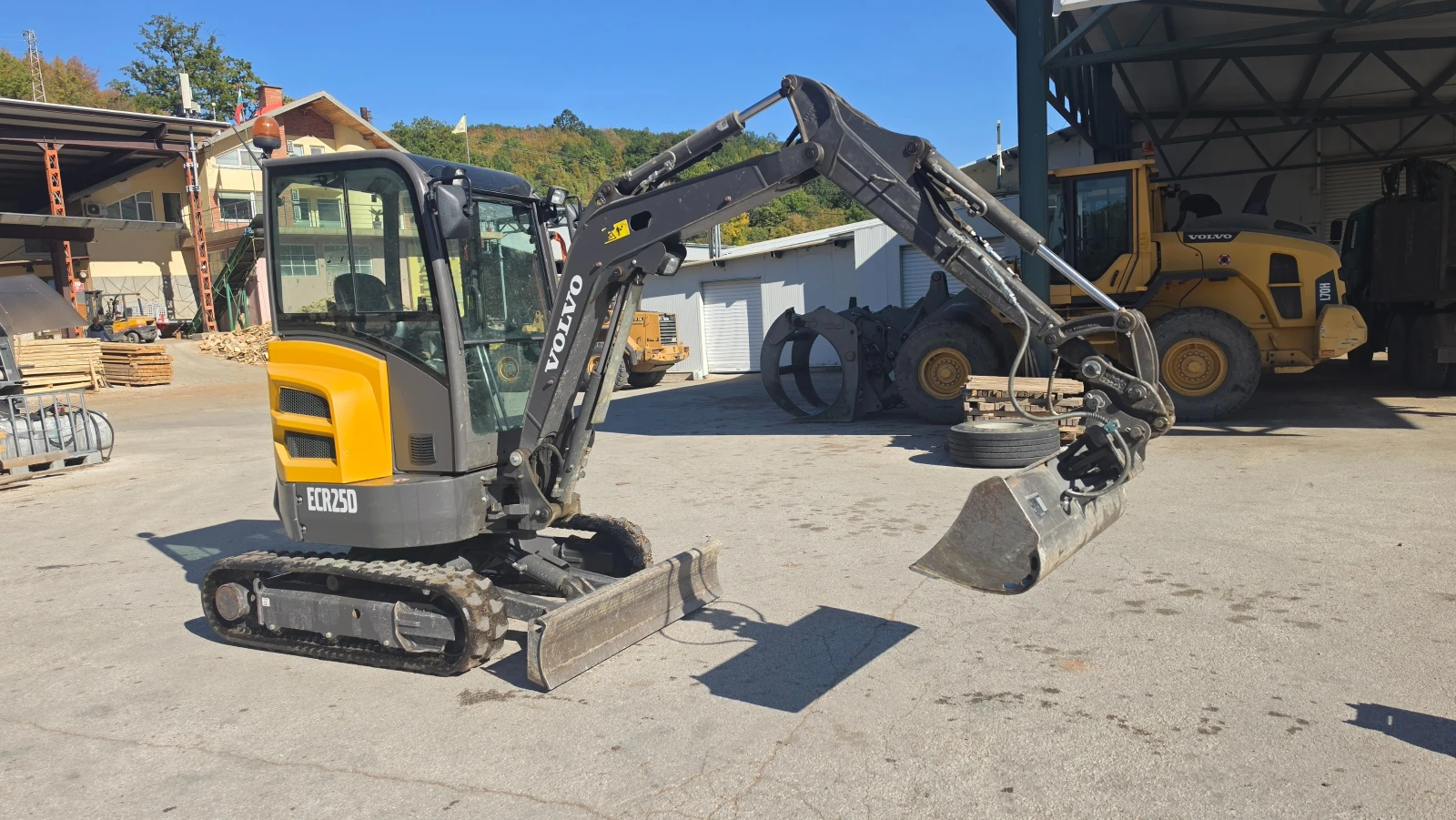 Багер Volvo ECR25, снимка 2 - Индустриална техника - 56353765