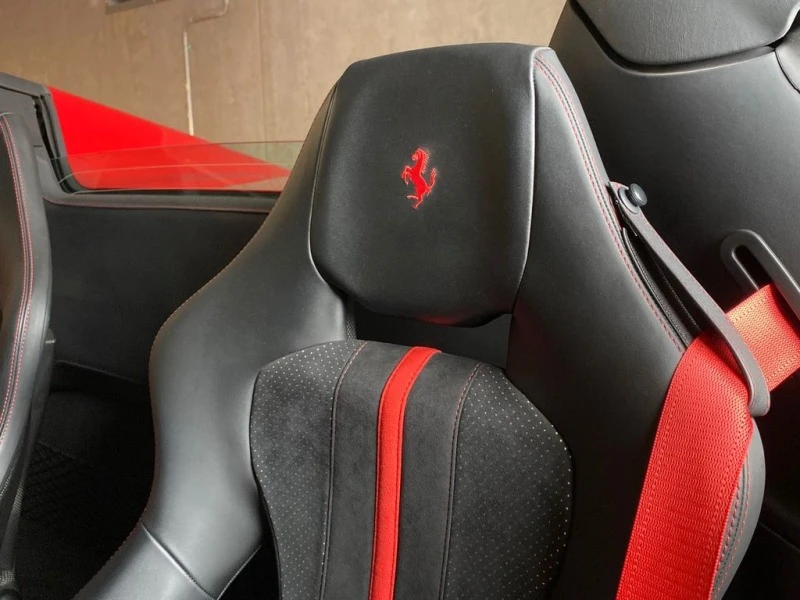 Ferrari F8 SPIDER/ CARBON/ CERAMIC/ JBL/ CAMERA/ , снимка 11 - Автомобили и джипове - 44975475