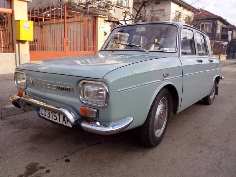 Renault 10, снимка 1 - Автомобили и джипове - 47959918