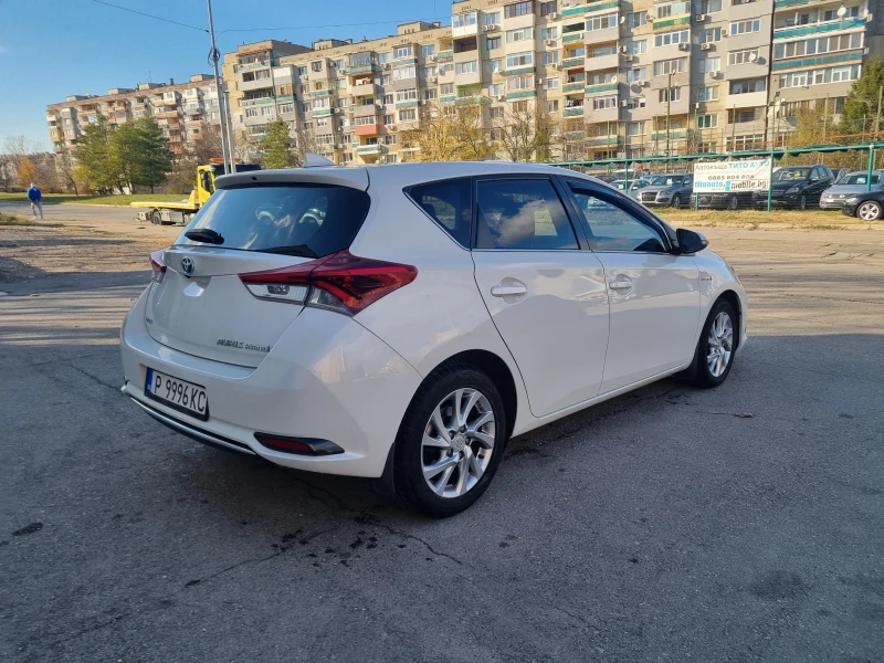 Toyota Auris 1.8 facelift, снимка 4 - Автомобили и джипове - 48077334