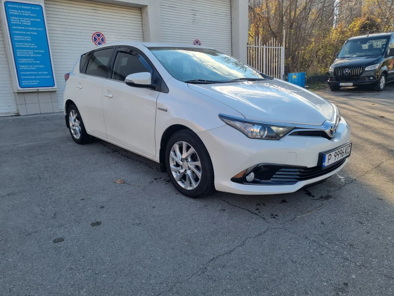 Toyota Auris 1.8 facelift, снимка 3 - Автомобили и джипове - 48077334