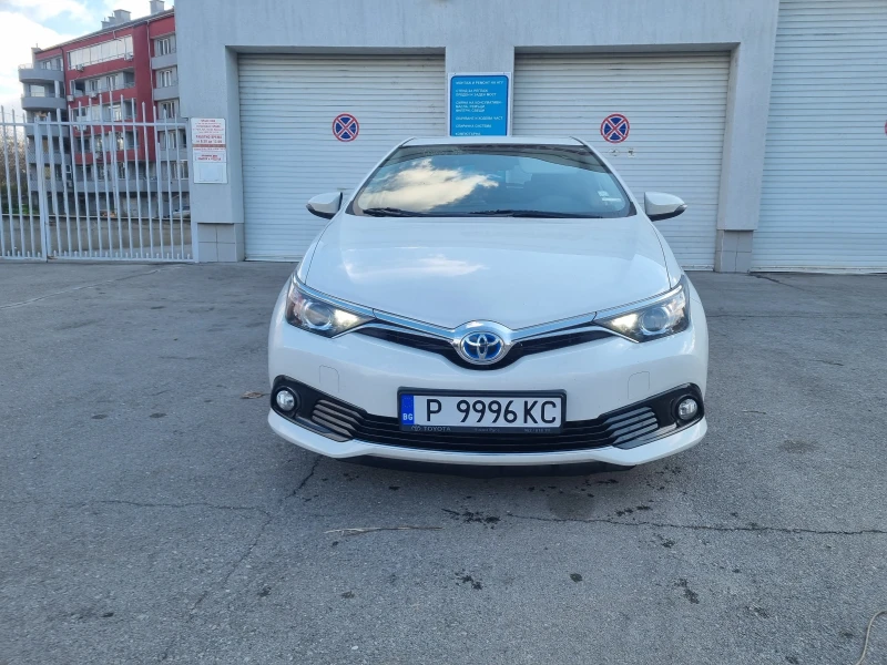 Toyota Auris 1.8 facelift, снимка 2 - Автомобили и джипове - 48077334