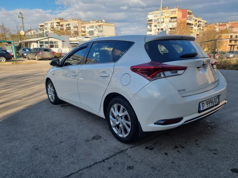 Toyota Auris 1.8 facelift, снимка 6 - Автомобили и джипове - 48077334