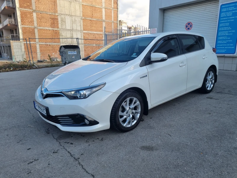 Toyota Auris 1.8 facelift, снимка 1 - Автомобили и джипове - 48077334