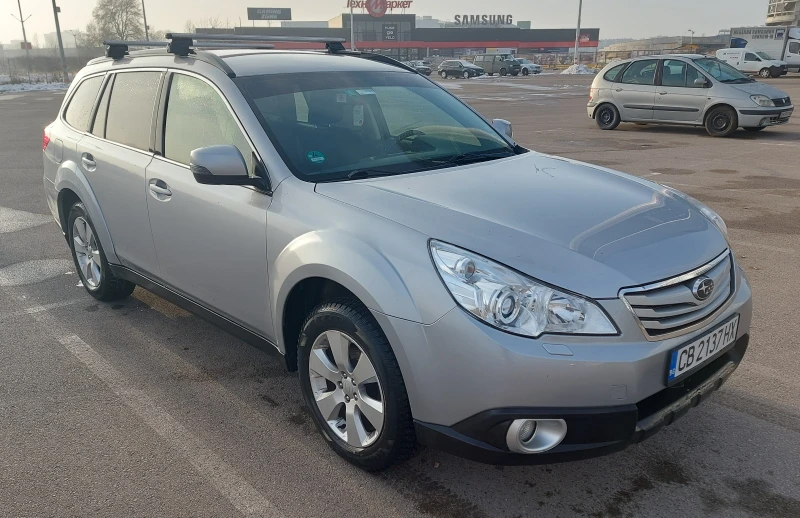 Subaru Outback БЕЗУПРЕЧНА!, снимка 3 - Автомобили и джипове - 48741436