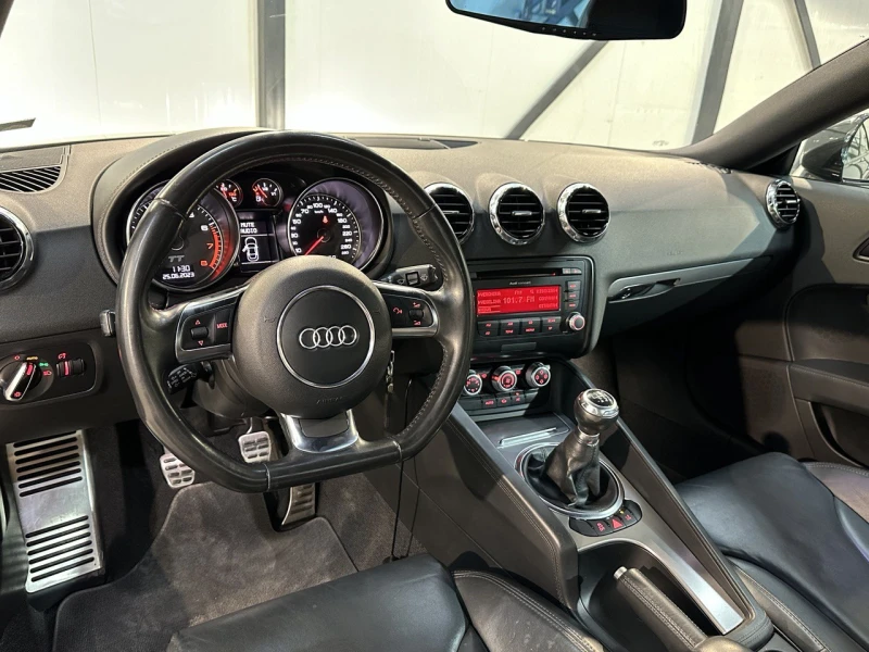 Audi Tt 1.8 TFSI/ПЕРФЕКТНА, снимка 8 - Автомобили и джипове - 48871795