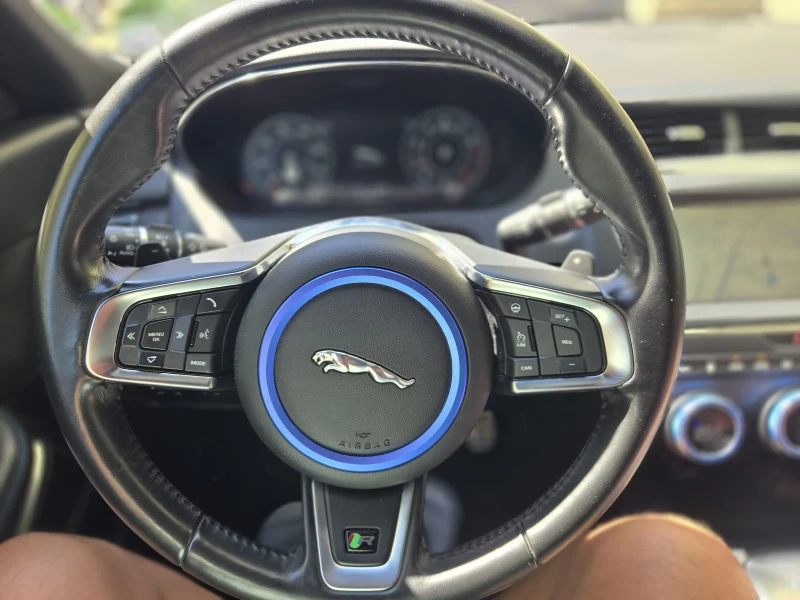 Jaguar E-pace P300, снимка 16 - Автомобили и джипове - 52250022